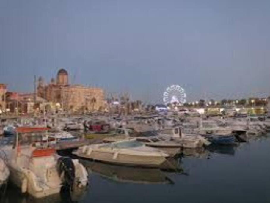 Votre Sejour Cosy A Frejus! Lägenhet Exteriör bild