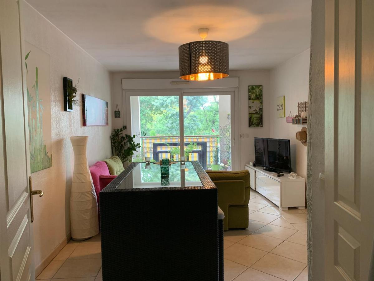 Votre Sejour Cosy A Frejus! Lägenhet Exteriör bild